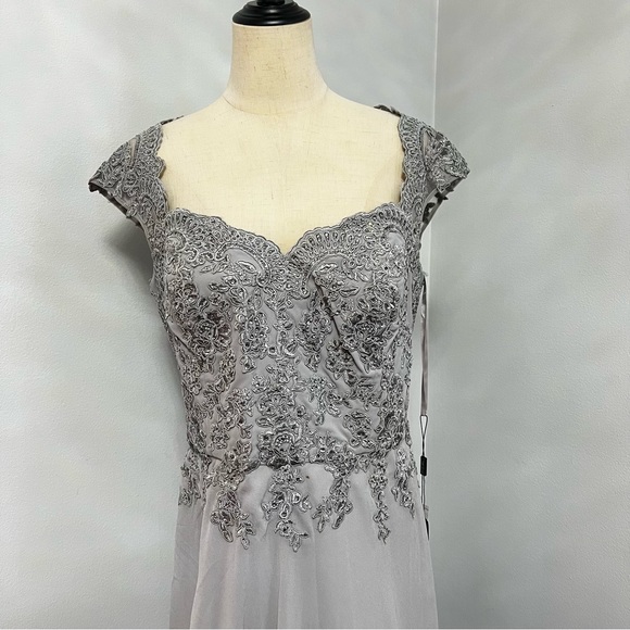 La Femme Silver Embroidered & Embellished Cap Sleeve Gown- New With Tag -Reemoly - Picture 17 of 17